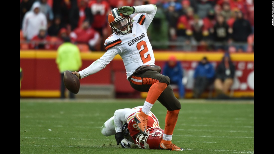 Johnny Manziel gets to show his stuff for Cleveland Browns - Los Angeles  Times