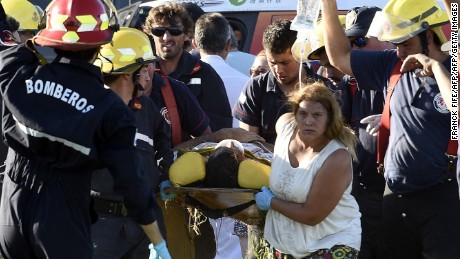 An injured spectator at the Dakar Rally is taken to an ambulance.