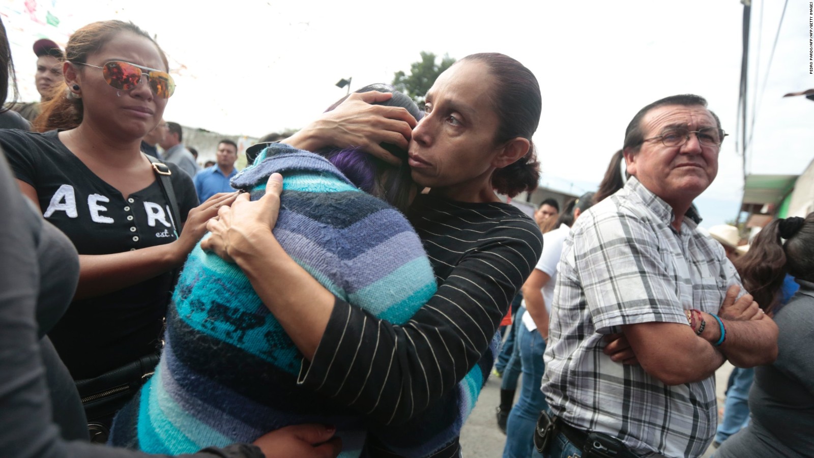 Exigen justicia tras asesinato de alcaldesa en México - CNN Video