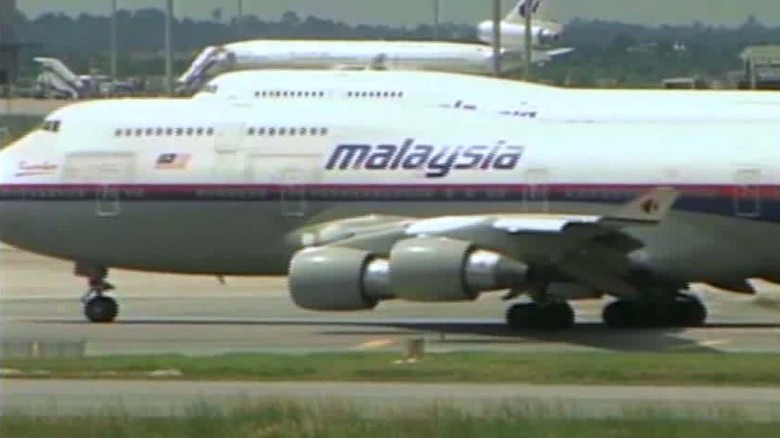 malaysia airlines lifts luggage ban quest qmb_00002521