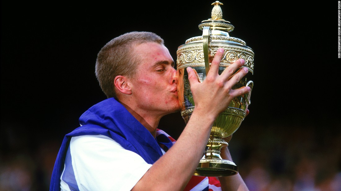 A year later, Hewitt was at it again, this time winning Wimbledon. On this occasion, he defeated Argentina&#39;s David Nalbandian 6-1 6-3 6-2 in the final.