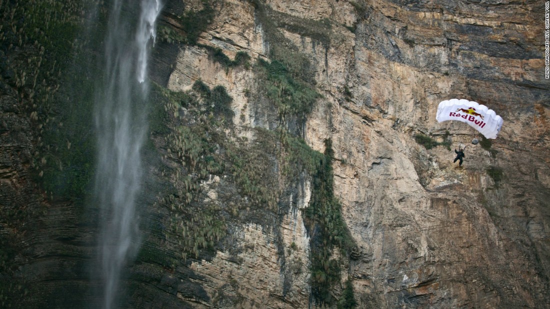 Cedric Dumont jumps from the top of Peru&#39;s Gocta in August 2012.