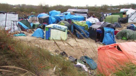 Clashes break amid Calais camp relocation