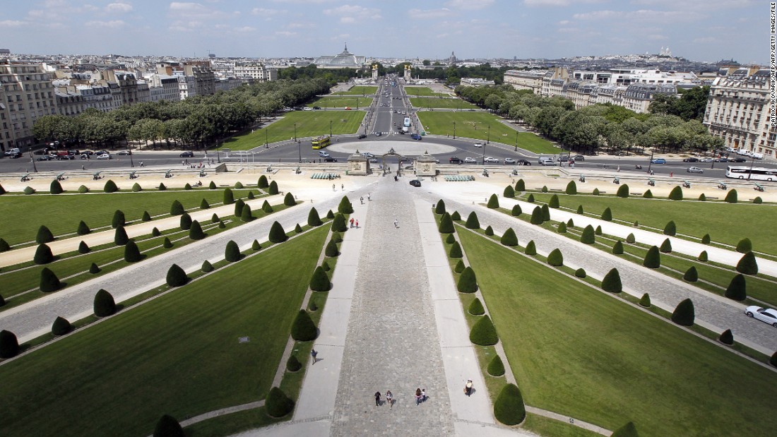 The Esplanade des Invalides will be an integral part of the race, housing the pit lane and many spectators and hospitality.