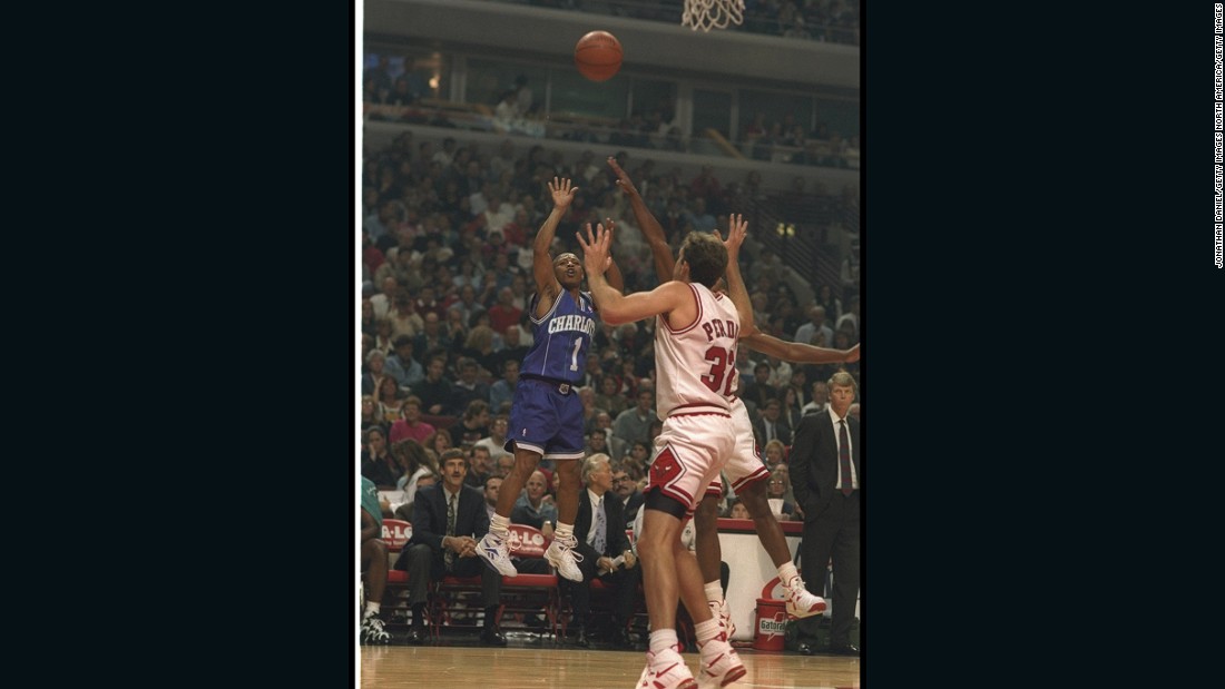 Bogues showcases his extraordinary vertical reach during a Hornets game against the Chicago Bulls in 1994. He defied his small stature and was able to jump 44 inches, among the highest figures in NBA history. 