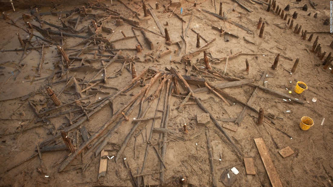 From above, the round shape of this Bronze Age dwelling is clear.