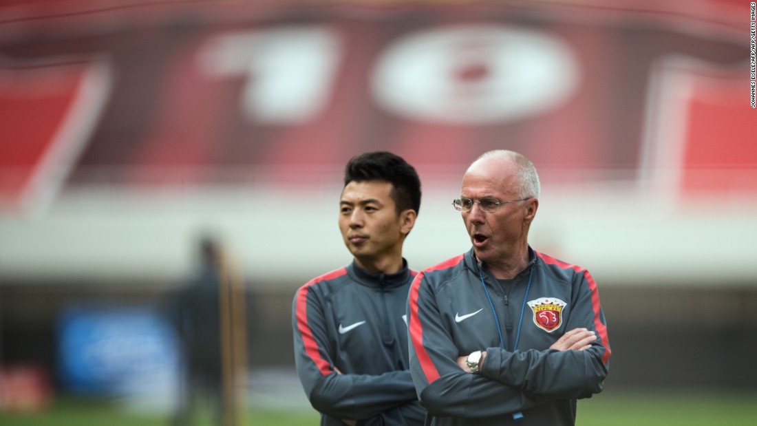 Former England manager Sven-Goran Eriksson (R) attending a training session of his previous team Shanghai SIPG. Eriksson signed former Sunderland and Al-Ain striker Asamoah Gyan last year, and moved to Chinese League One side Shenzen FC earlier this year.