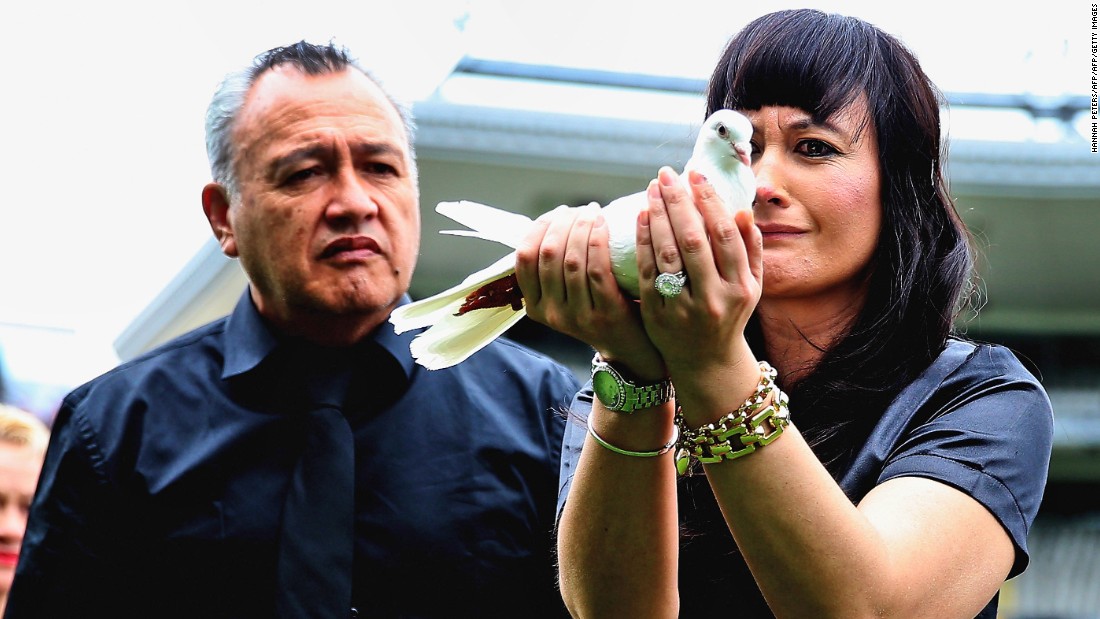 Lomu&#39;s widow Nadene releases a dove at New Zealand&#39;s home of rugby, Eden Park, during a memorial service in Auckland on November 30, 2015.  