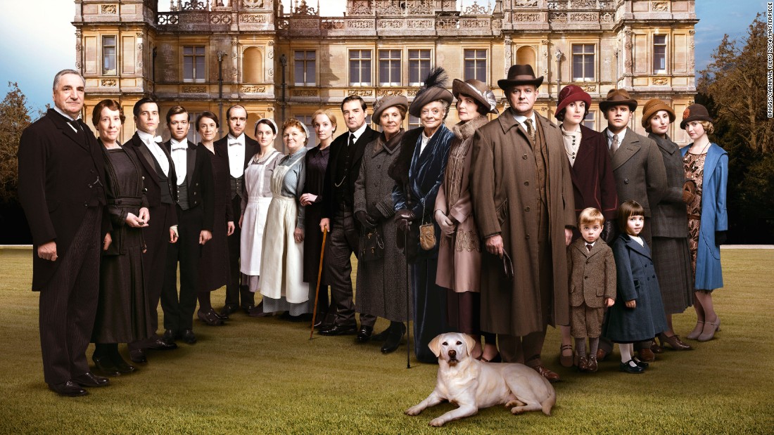 An image of the 'Downton Abbey' cast in Season 5 of the television series