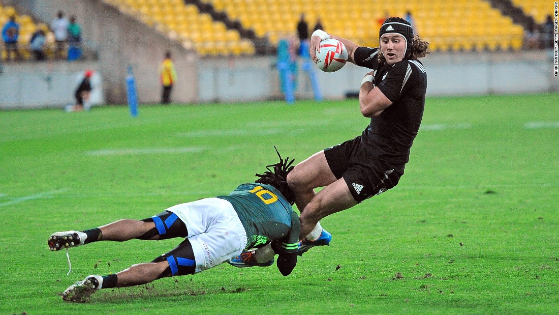 South Africa, which won the previous round in Cape Town in December, rocked the home side from the start and took a 14-0 lead through tries to captain Philip Snyman and Rosko Specman (here tackling Gillies Kaka). 