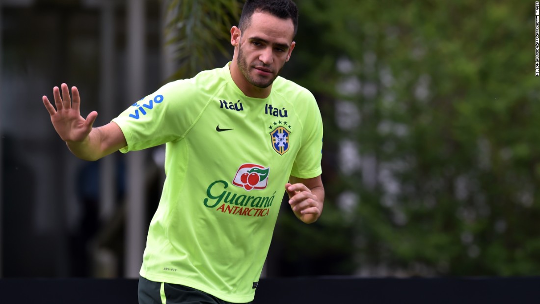 Corinthians playmaker Renato Augusto reportedly turned down a lucrative offer from a German club to join Beijing Guoan. &quot;There was a very good offer from Germany, three times more than I make here at Corinthians,&quot; Renato was quoted as saying by the South China Morning Post. &quot;But then came an offer I couldn&#39;t refuse.&quot;