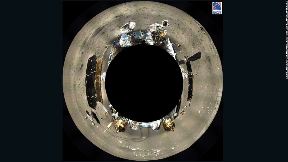  A 360° composite view of the Chang&#39;e-3 lander and its surroundings.