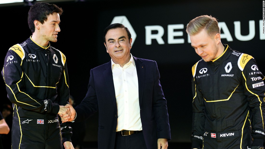Renault president Carlos Ghosn (center) shakes hands with the team&#39;s 2016 drivers -- Britain&#39;s Jolyon Palmer (left) and Denmark&#39;s Kevin Magnussen.