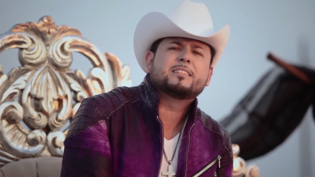 Roberto Tapia triunfa con canción de Espinoza Paz - CNN Video