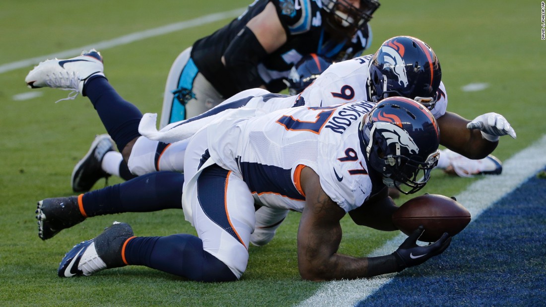 Denver&#39;s Malik Jackson recovers a Newton fumble in the end zone, scoring a touchdown that helped give the Broncos a 10-0 lead in the first quarter.