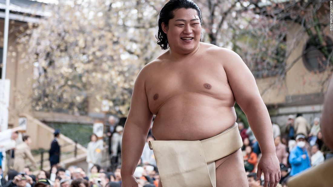 [Image: 160212161800-sumo-wrestler-smiling-super-169.jpg]