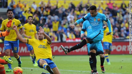 Neymar strikes home Barcelona&#39;s second goal in the 2-1 win at Las Palmas in the Estadio Gran Canaria.