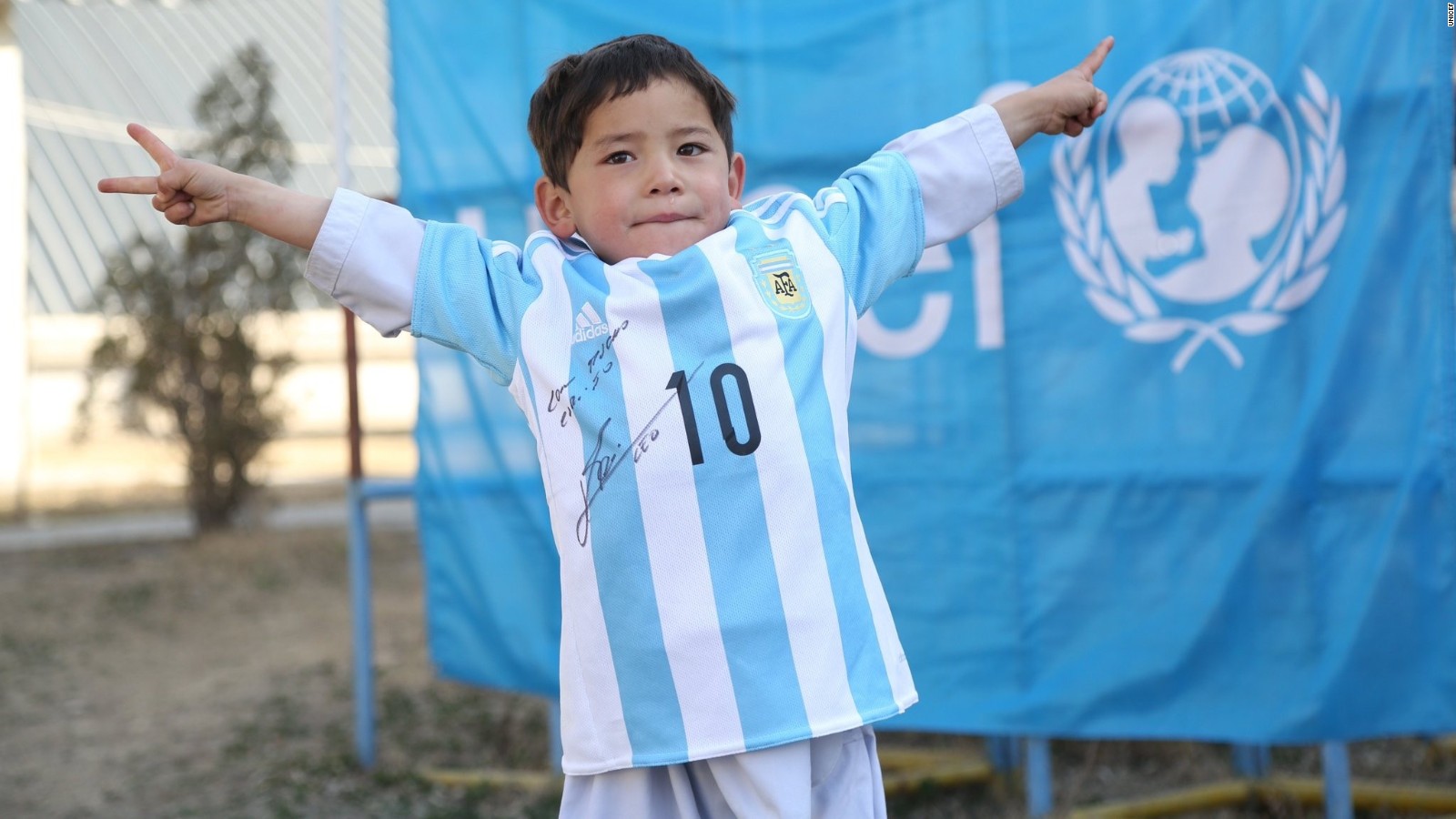 Lionel Messi meets 'plastic shirt' boy 