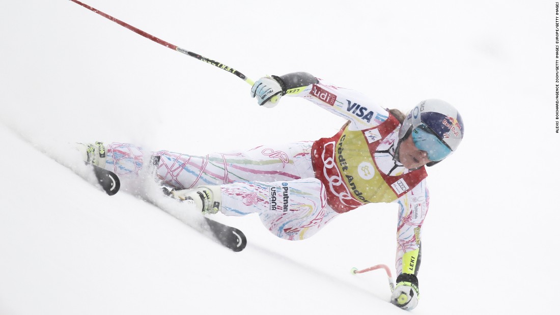 Vonn crashed towards the end of her run. She looked like she was about to register the fastest time of the day when she crashed.