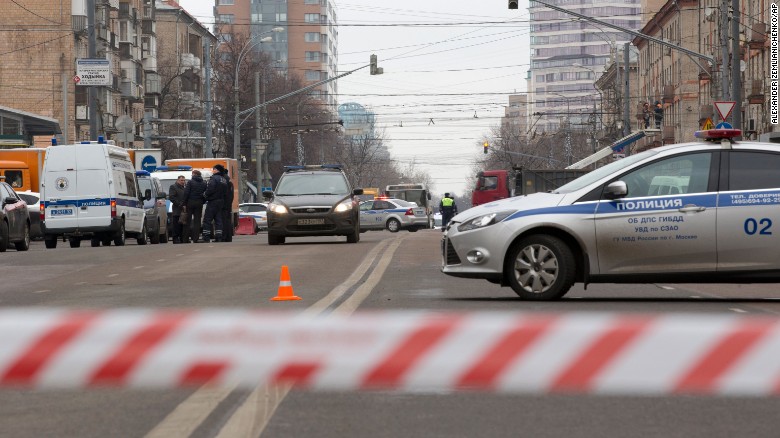 Woman seen waving child&#39;s severed head in Moscow