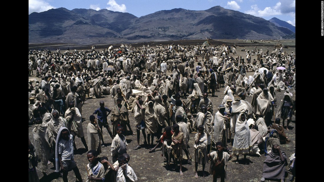 &lt;strong&gt;Picture of hunger:&lt;/strong&gt; A period of drought &lt;a href=&quot;http://webra.cas.sc.edu/hvri/feature/oct2013_dom.aspx&quot; target=&quot;_blank&quot;&gt;beginning in 1981&lt;/a&gt; wiped out harvests and led to famine conditions in Ethiopia starting in 1983. Here, refugees in the Wollo district wait at a government site to receive food. By March 1984, the Ethiopian government estimated that 5 million people were at risk of starvation.