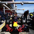Kvyat  Red Bull Racing: f1 testing Barcelona Pit stop