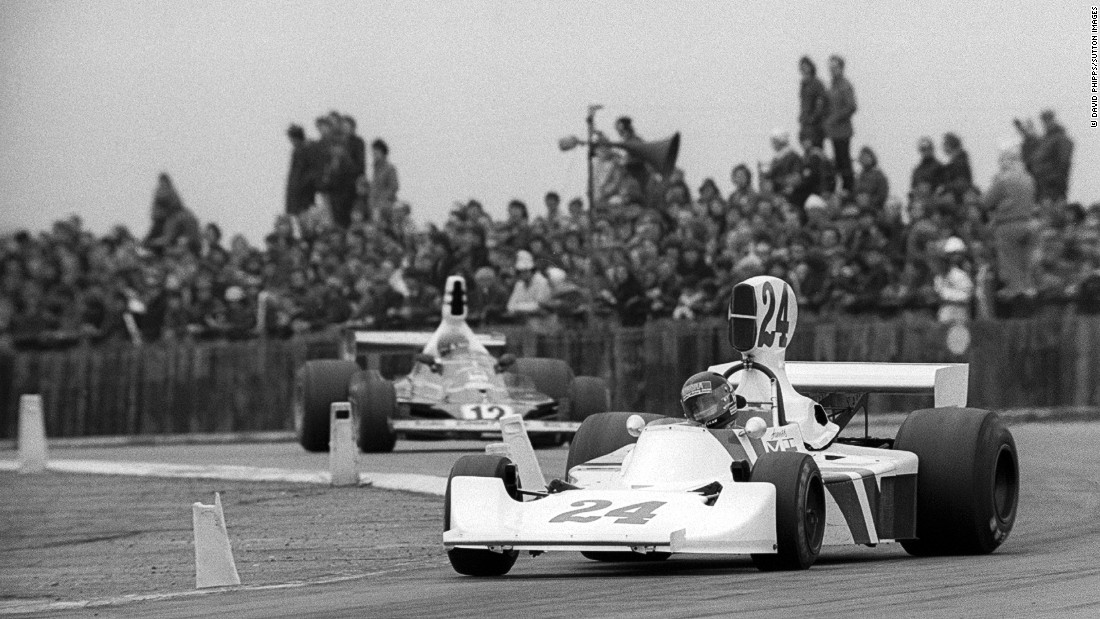 Hunt started his F1 career driving for the Hesketh Racing team in 1973. Here he competes for Hesketh at a non-F1 race at Silverstone in 1975, the year before he joined McLaren. 