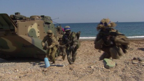 U.S., South Korean sailors storm beach in mock landing