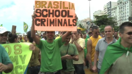 cnnee pkg francho baron protestas en brasil _00003119.jpg