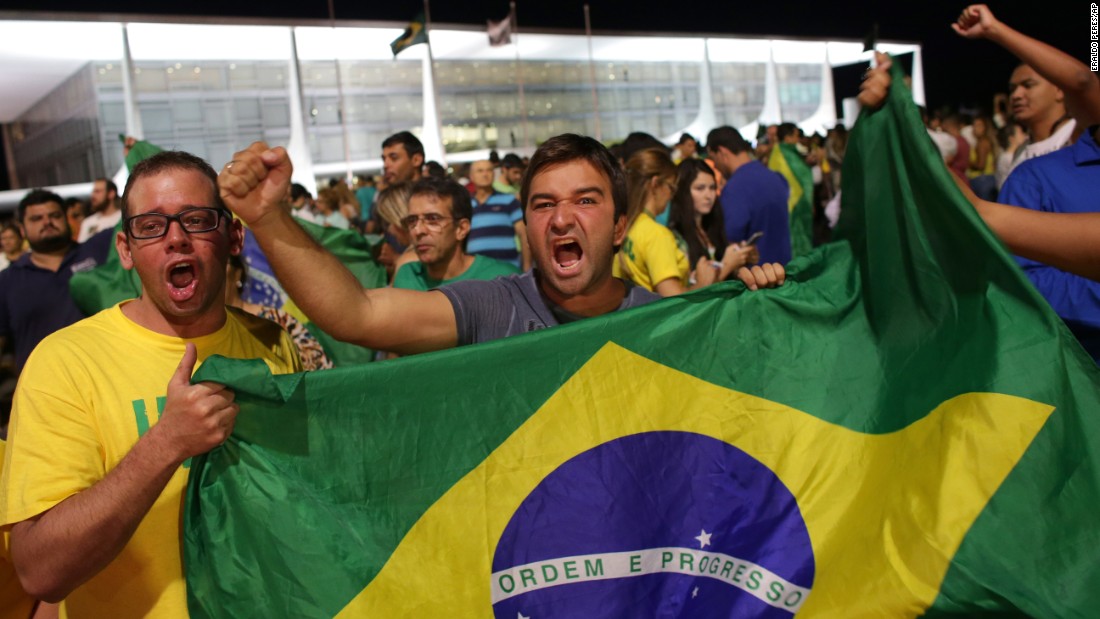 Demonstrators call for Rousseff&#39;s resignation outside the presidential palace in Brasilia on Wednesday, March 16.