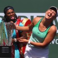 Serena Williams Azarenka trophy