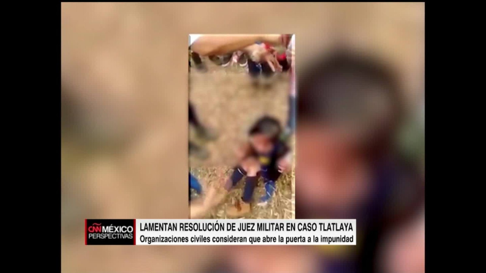 Niña scout es atacada por sus compañeros - CNN Video