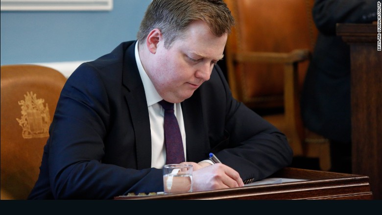 Icelandic PM resigns