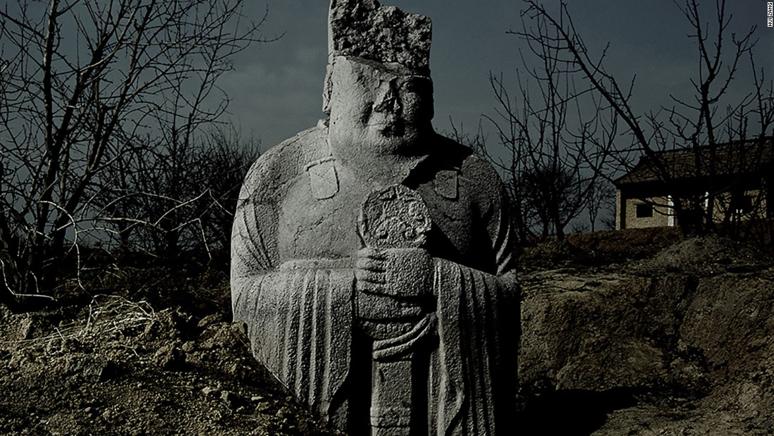 Hui Zhang photographed Tang dynasty tombs and was nominated in the &quot;Architecture&quot; category. 