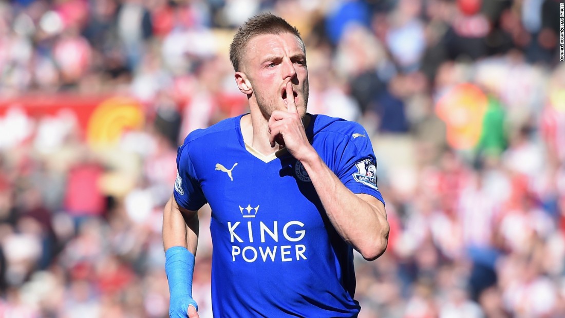 Jamie Vardy sealed Leicester&#39;s win at Sunderland with a second half double.
