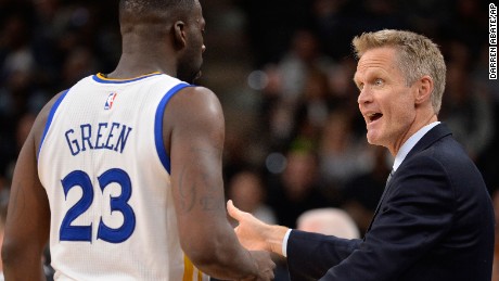 Golden State Warriors head coach Steve Kerr (right, talking to forward Draymond Green) was a member of the Chicago Bulls&#39; 72-10 team in the 1995-96 season.