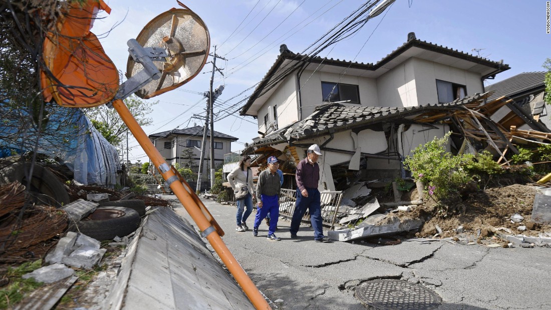 7.0 quake strikes Japan; rescuers try to free residents CNN