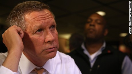 John Kasich talks with reporters after having lunch at PJ Bernstein&#39;s Deli Restaurant on April 16, 2016 in New York City. 