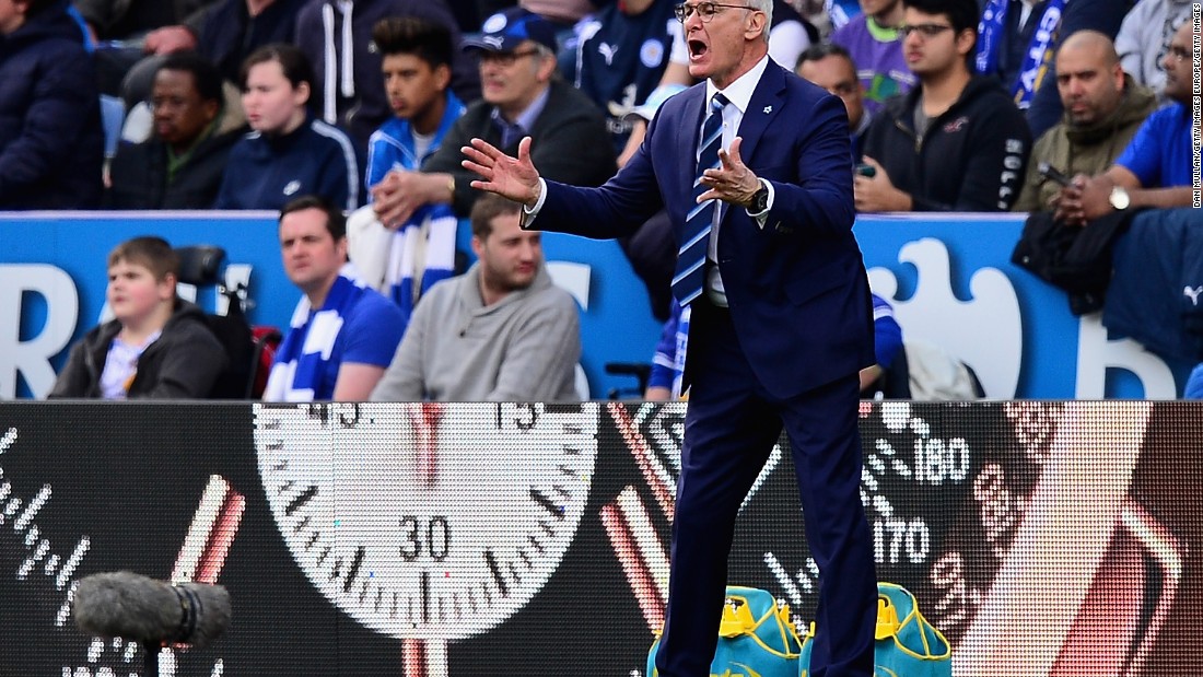 Leicester manager Claudio Ranieri gives instructions during the Premier League match between Leicester City and West Ham United.
