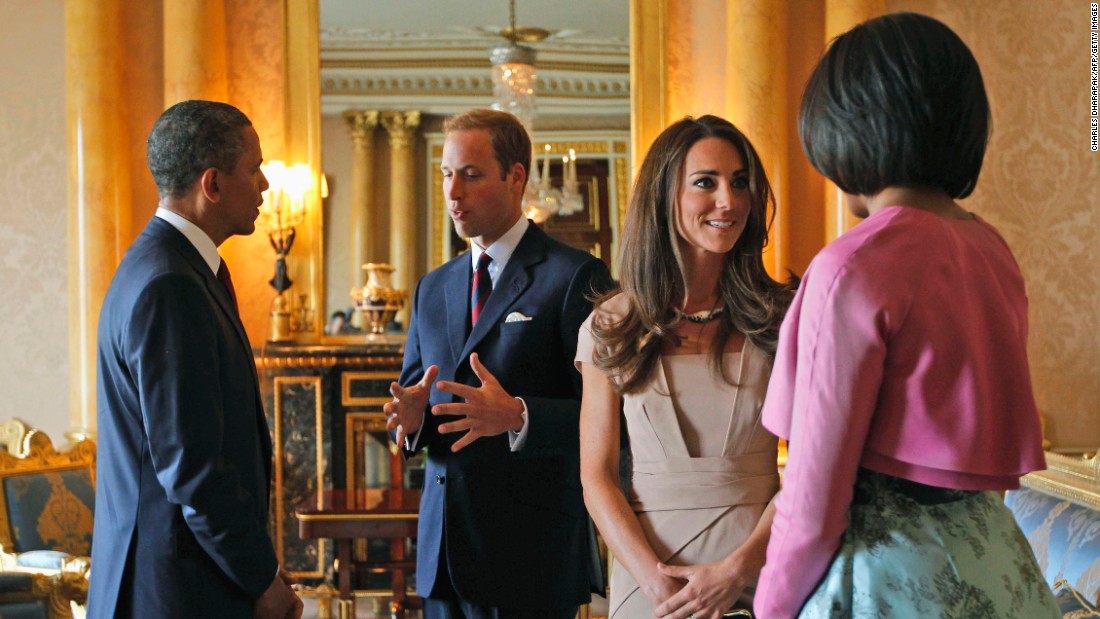 The President, the first lady and the Duke and Duchess of Cambridge meet in London&#39;s Buckingham Palace on May 24, 2011. 