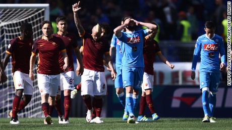 Roma&#39;s midfielder Radja Nainggolan celebrates after his goal ended Napoli&#39;s slim title hopes.