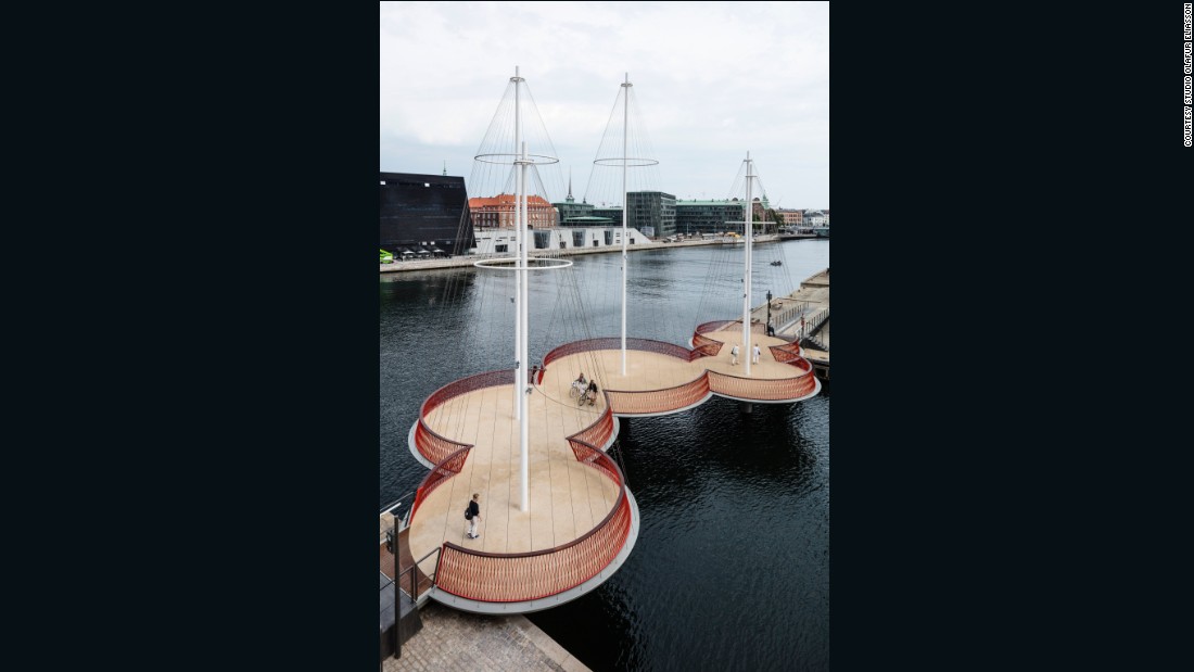 Artist &lt;a href=&quot;http://www.olafureliasson.net/&quot; target=&quot;_blank&quot;&gt;Olafur Eliasson&lt;/a&gt; was inspired by the city&#39;s history as a port town when he designed Cirkelbroen. The five round platforms and wired masts give the illusion of boats floating on the harbor. 