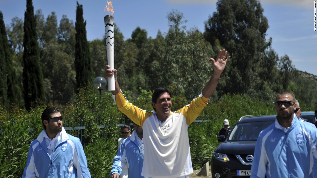 Gávio is a former volleyball star and became the first Brazilian athlete to carry the torch. He stands at nearly 2 meters tall and took home the gold medal from Barcelona 1992 and Athens 2004 Olympics.   