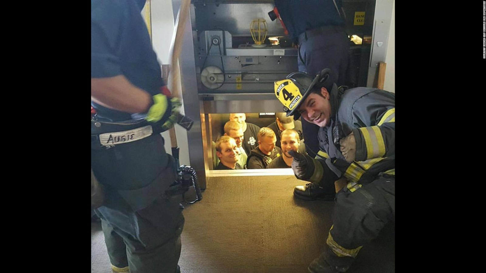 12 Police Officers Stuck In An Elevator Thats Internet Gold Cnn 