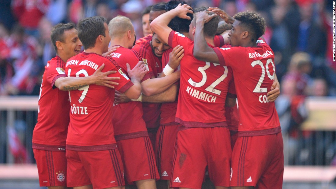 Serdar Tasci (C) of Bayern Munich celebrates scoring his team&#39;s first goal with his teammates.