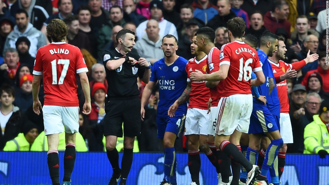 Leicester were reduced to 10 men when Danny Drinkwater was sent off by referee Michael Oliver in the game&#39;s closing stages.