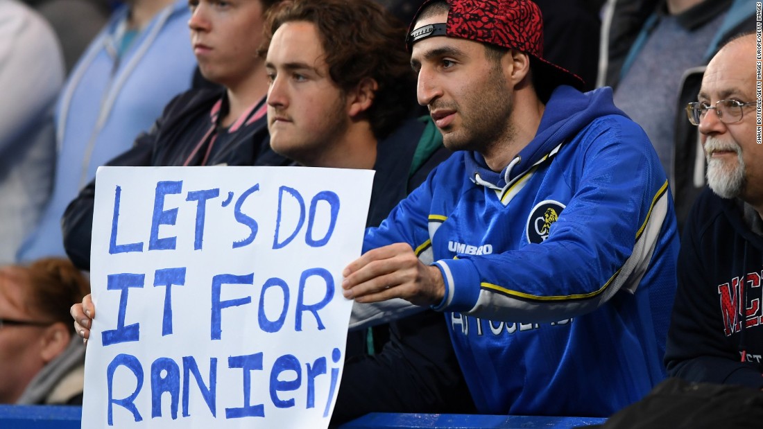 A Chelsea fan holds up a sign in support of Leicester City&#39;s title challenge. Leicester City manager Claudio Ranieri was once in charge of Chelsea.