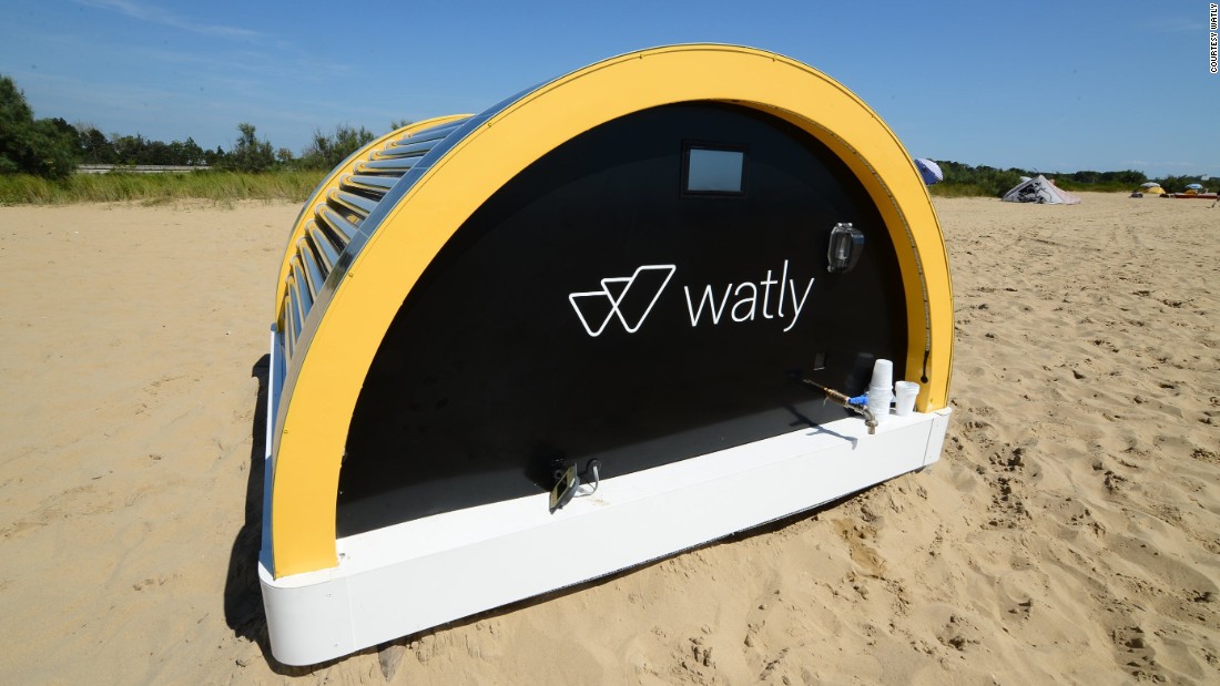 The Watly machine, created by an Italian-Spanish startup, works by capturing solar energy through photovoltaic panels which is then converted into electricity through an internal battery.