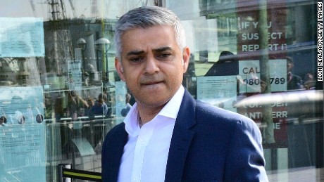 Britain&#39;s Labour party candidate for London Mayor Sadiq Khan arrives at City Hall in central London on May 6, 2016, as votes continue to be counted in the contest for the Mayor of London. 
London was poised to become the first EU capital with a Muslim mayor Friday as Sadiq Khan took the lead in elections that saw his opposition Labour party suffer nationwide setbacks. / AFP / LEON NEAL        (Photo credit should read LEON NEAL/AFP/Getty Images)