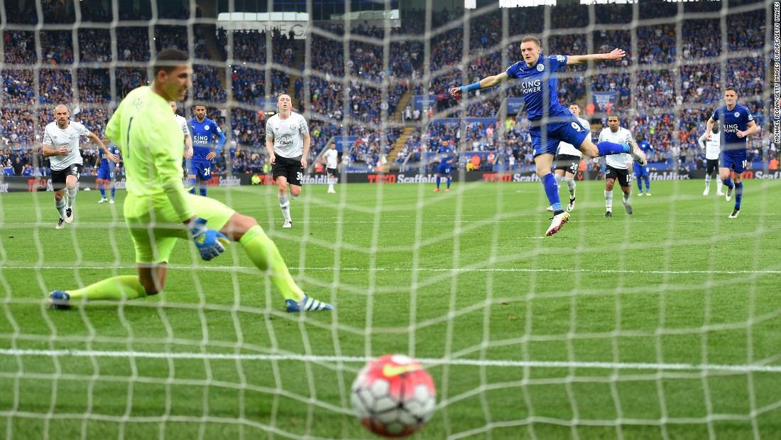 Vardy smashes the ball past Joel Robles in the Everton goal to make it 3-0 to Leicester.